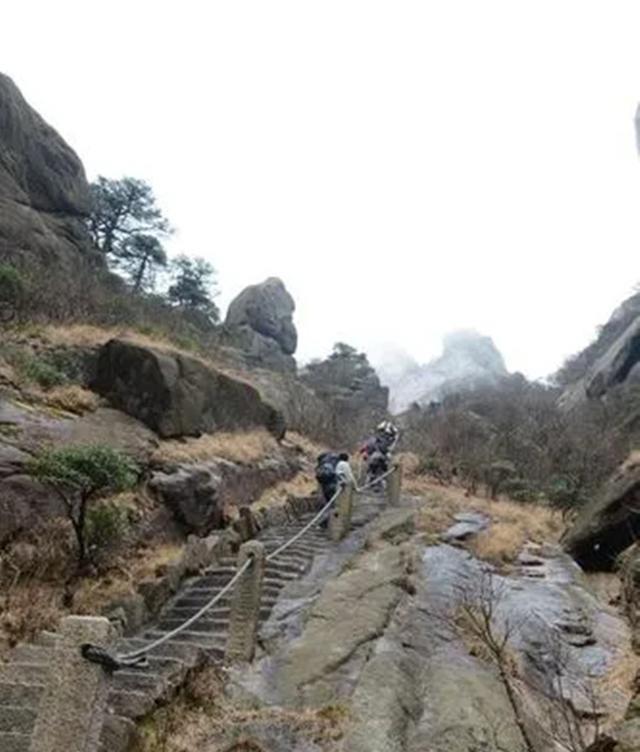 案例：女孩儿穿瑜伽裤去爬山遭人误解因一句话引发米乐M6官网血案(图2)