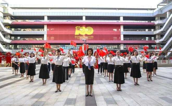 全市基层妇联组织建设改革米乐官方平台创新案例丨南昌市洪城大市场妇联：党建带妇建(图4)